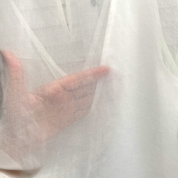 Beautiful light blouse size M 😍😍 - Picture 3 of 5